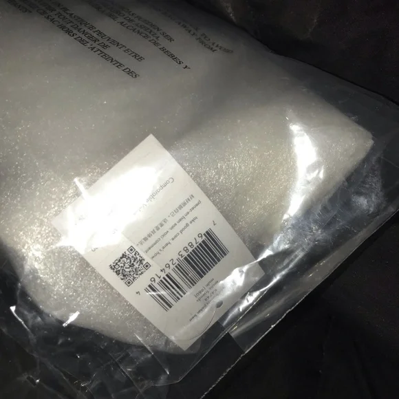 Kate Spade NWT Arctic Friends Polar Bear Crossbody - HOST PICK! 🏆 - Picture 7 of 7